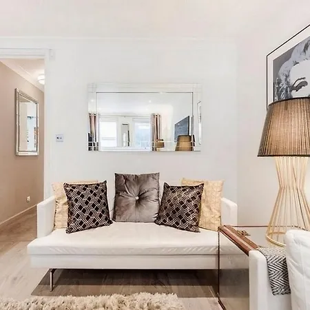 Modern In Centre 3beds 3baths *