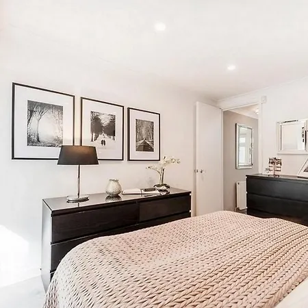 Lejlighed Modern In Centre 3beds 3baths *